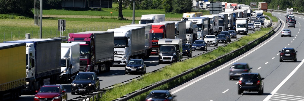 Stoßstange an Stoßstange – wie kann ich kilometerlange Staus umfahren?