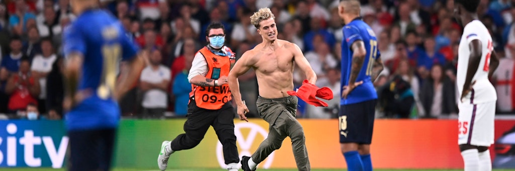 Adam Harison als Flitzer beim EM-Finale zwischen Italien und England.