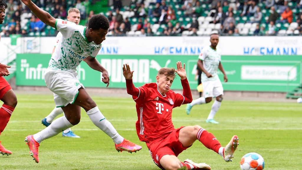 Da war die Welt noch in Ordnung: Nur einen Tag nach seinem Wechsel debütierte Jessic Ngankam für Fürth im Test gegen Bayern II. Am Sonnabend folgte dann der Schock im Training.