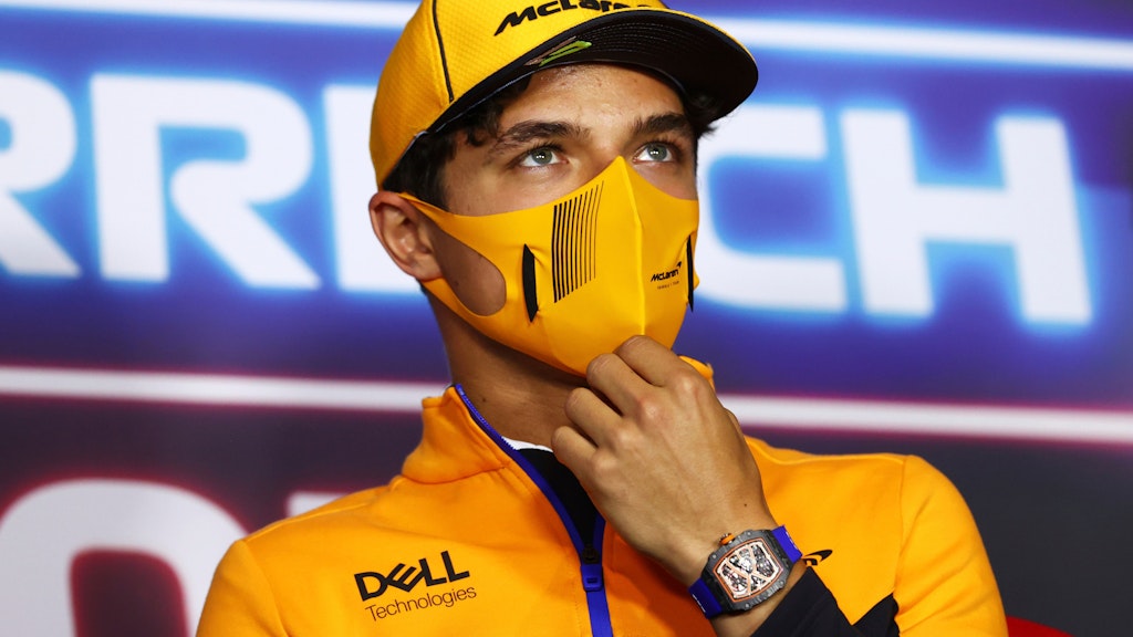 Um diese Uhr soll es sich handeln: Lando Norris mit seiner Richard Mille am Handgelenk beim Rennen in Österreich vergangene Woche. 