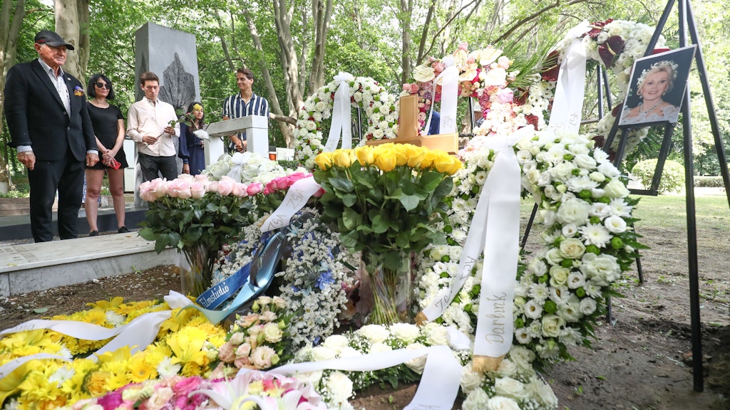 Mehr als vier Jahre nach ihrem Tod hatte Prinz Frédéric von Anhalt die Urne von Zsa Zsa Gabor aus den USA nach Budapest mitgebracht. 