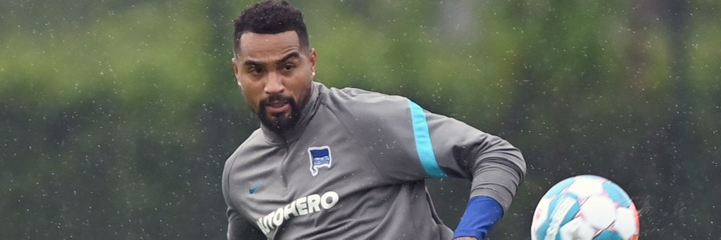 Herthas Kevin-Prince Boateng hat den Blick für den tödlichen Pass.