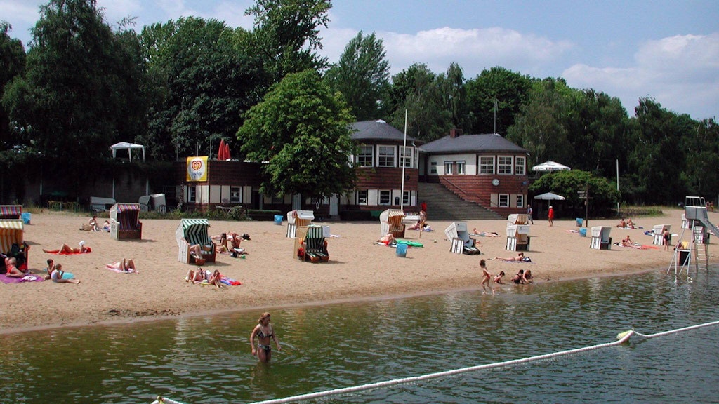 Die Mischwasserkanalisation in der Berliner Innenstadt kann starke Regenfälle schwer verdauen. Das bringt auch Probleme an Berlins Badestellen mit sich, wie hier im Strandbad Plötzensee.