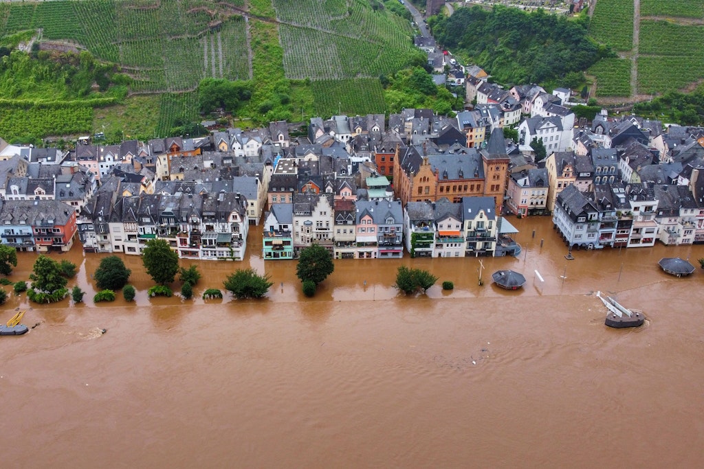 Die Mosel hat die Stadt Zell geflutet. 