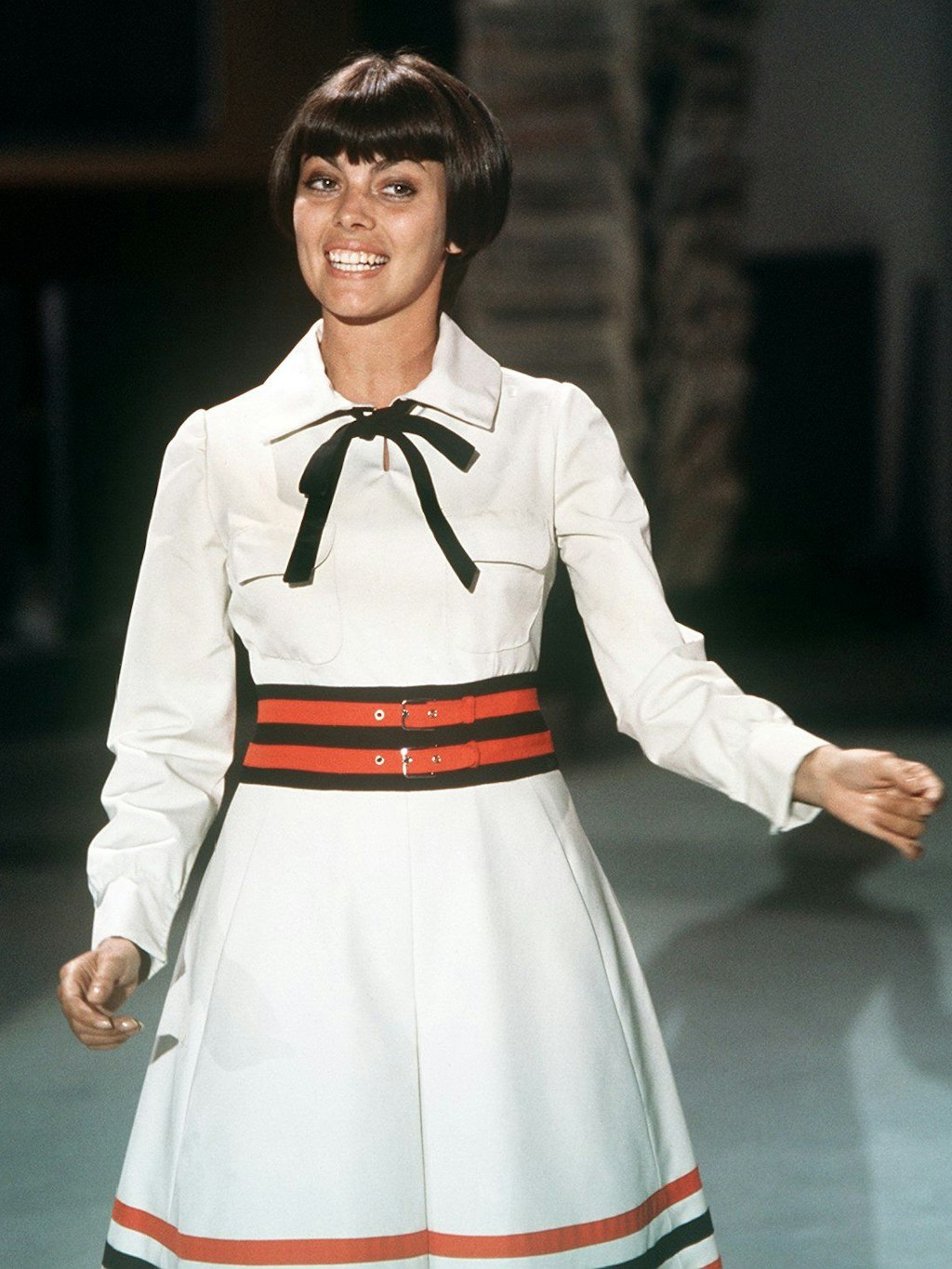 Die französische Schlagersängerin Mireille Mathieu bei einem Auftritt im April 1970.