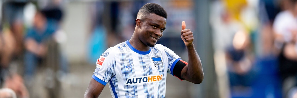 Daumen hoch für den Wechsel nach Russland? Herthas Stürmer Jhon Cordoba wird vom FK Krasnodar gejagt.