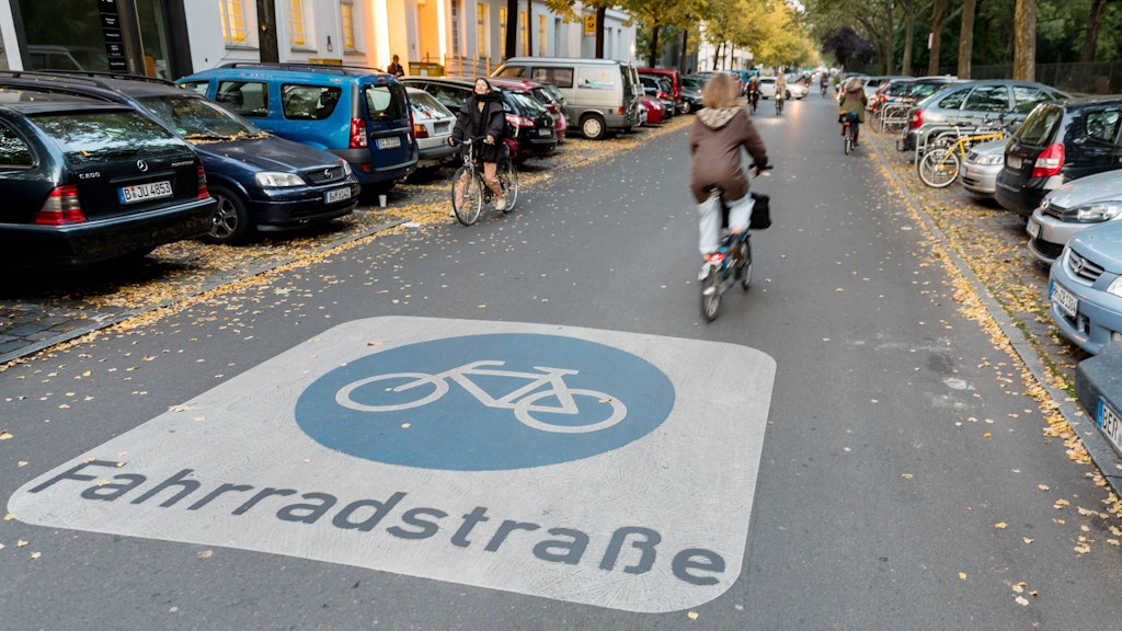 Ein Verkehrsschild auf der Bergmannstraße in Kreuzberg zeigt: Das ist eine Fahrradstraße.