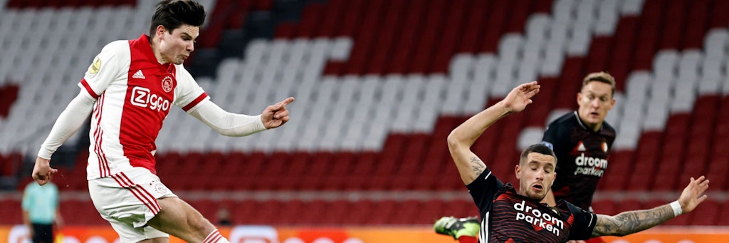 Jurgen Ekkelenkamp (l.) von Ajax Amsterdam ist im Visier von Hertha BSC.