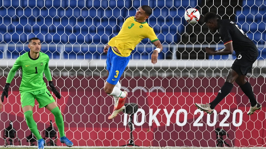 Ragnar Ache köpft den Anschlusstreffer zum 2:3. Dennoch war für die Deutschen gegen die Brasilianer kein Punkt drin. 