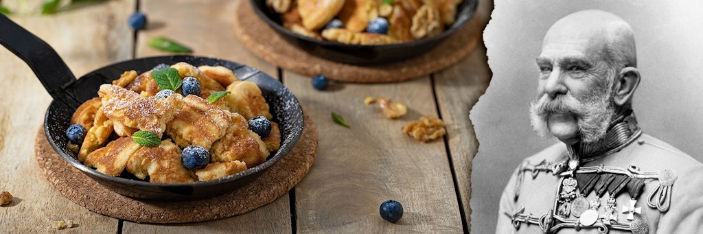 Der Kaiserschmarrn schmeckt mit frischen Beeren und Puderzucker sehr gut. Er ist angeblich nach Kaiser Franz Joseph I. benannt.