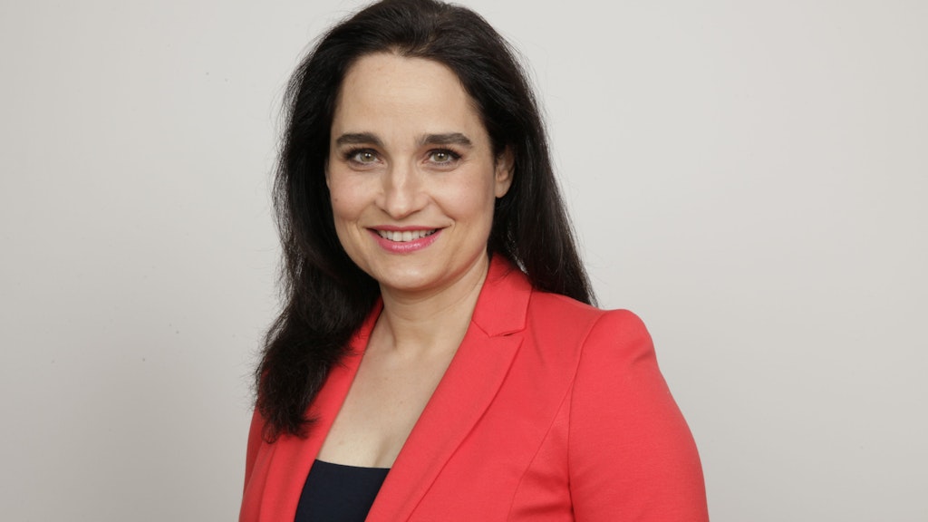 Yael Adler, Dermatologin und Autorin. Die Ärztin sieht Skinfluencer im Allgemeinen kritisch. 