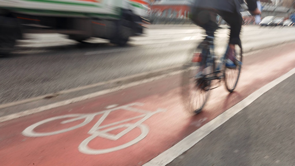 Radfahrer müssen den Radweg nutzen, wenn er offiziell markiert wurde. 