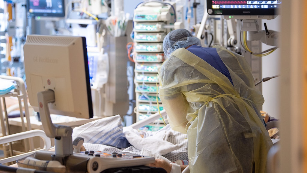 Auf den Intensivstationen kämpfen Ärzte und Pfleger weltweit um Corona-Patienten. Viele von ihnen haben ein Impfangebot vorher ausgeschlagen.