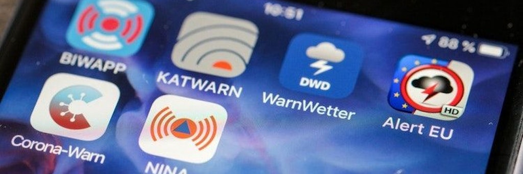 Das vielfach geforderte Handy-Warnsystem Cell Broadcast soll nun ab Sommer 2022 bundesweit einsetzbar sein.