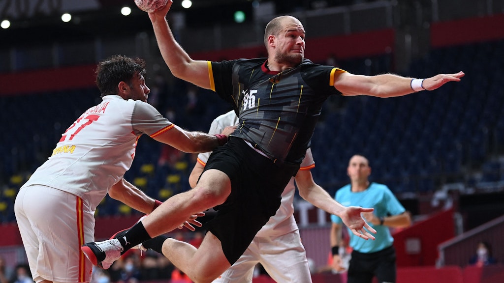 Füchse-Rückraum Patrick Druck für Deutschland bei den Olympischen Spielen in Tokio am Ball.