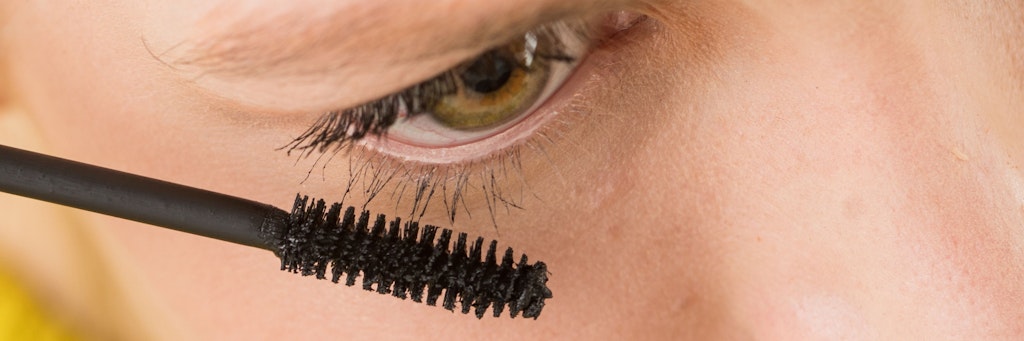 Wimperntusche im Warentest: Sowohl das teuerste Produkt als auch eines der günstigeren erhielten das Prädikat „gut“.