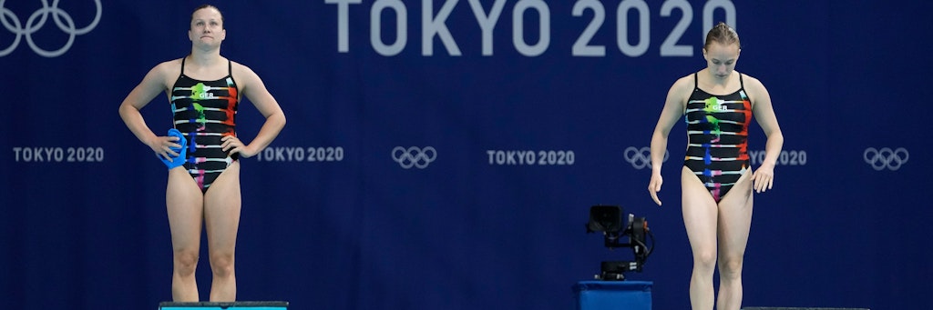 Lena Hentschel (r) and Tina Punzel bei ihrem Auftritt bei den Olympischen Spielen in Tokio.