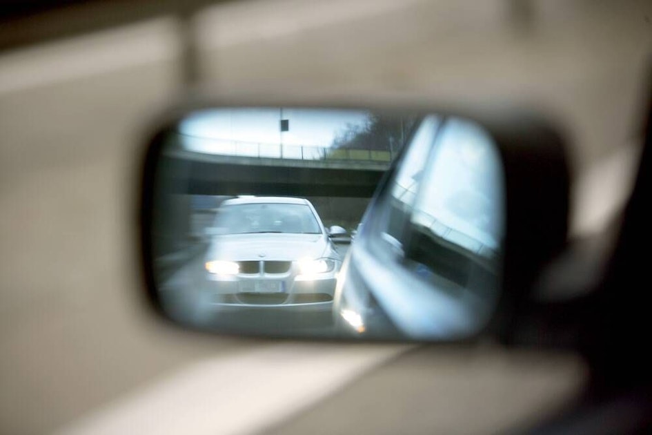 Drängeln, ausbremsen, zuparken DAS sollten Sie bei einer Nötigung im Straßenverkehr wissen