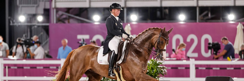 Isabell Werth (52) und ihr Pferd Bella Rose 2 dürfen sich zusammen mit der Dressur-Equipe über die Goldmedaille in Tokio freuen. 