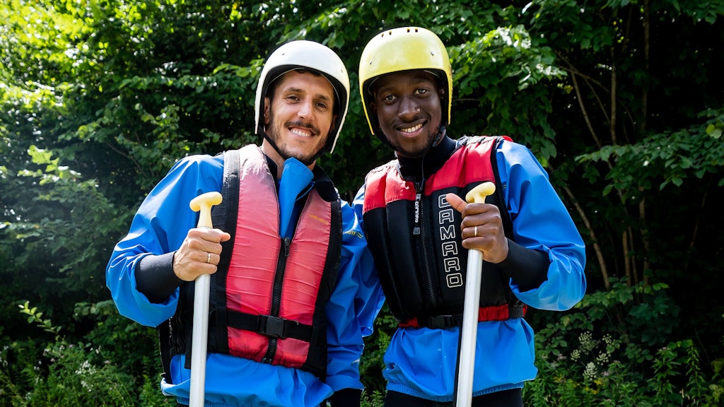 Neuzugang Stevan Jovetic und Dodi Lukebakio sind bereit für die Bootstour.