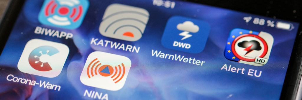 Verschiedene Warn-Apps, darunter die Notfall-Informations- und Nachrichten-App Nina des Bundesamts für Bevölkerungsschutz und Katastrophenhilfe.