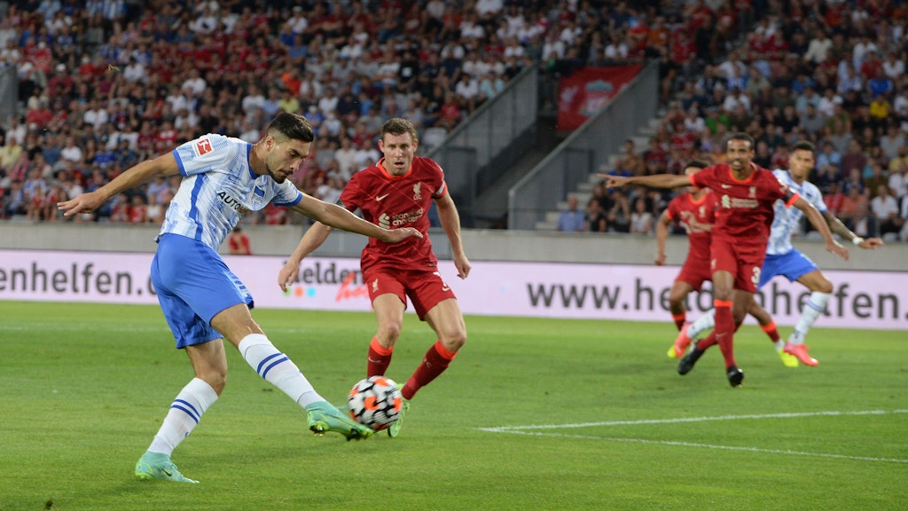 Suat Serdar traf wunderschön aus spitzem Winkel zum 2:0.