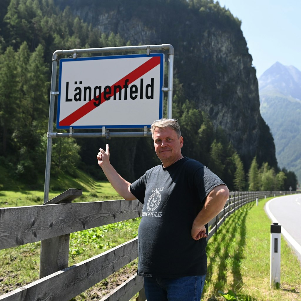 Tschüss, Tirol. KURIER-Reporter Mathias Bunkus zeigt es an, es geht zurück nach Berlin. 