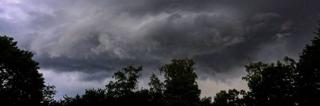 Das Wetter sieht am Wochenende nicht wirklich nach Sommer aus - jedenfalls an den küsten und im Süden. Am freundlichsten wird es noch im Osten.