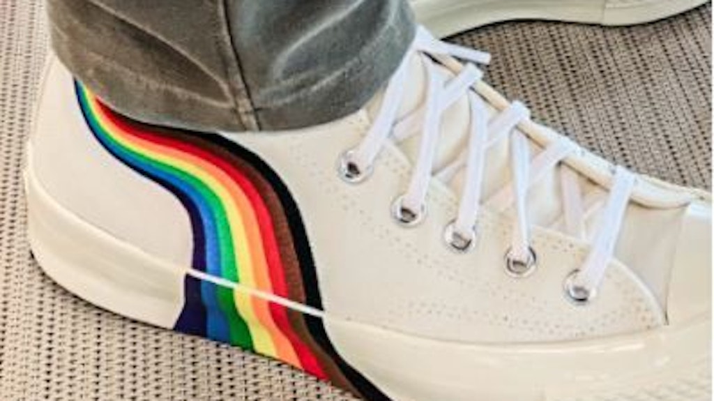 Auch auf seinen Schuhen zeigt Sebastian Vettel Flagge, um gegen die Missstände in Ungarn zu protestieren. 