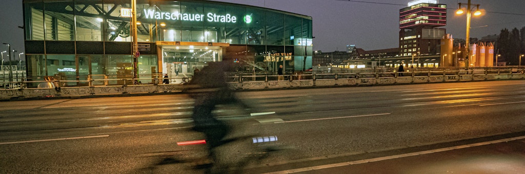 Die Warschauer Brücke in Berlin-Friedrichshain.
