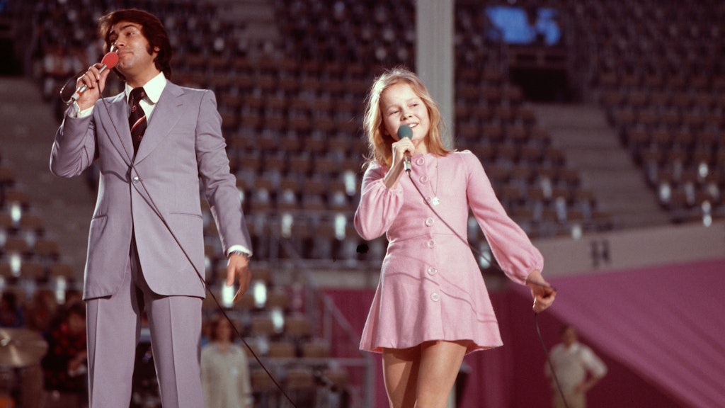 Roy Black und Anita Hegerland bei der Probe für einen Auftritt 1971. Die kleine Norwegerin wurde zum Star.