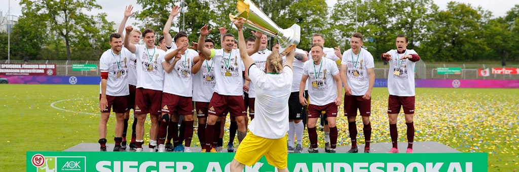 So jubelten die Dynamos nach dem Sieg im Landespokal. Bei einem Coup gegen den VfB Stuttgart würden sie noch mehr jubeln.