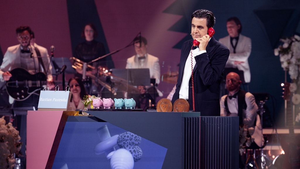 Bastian Pastewka bewies in „Wer stiehlt mir die Show“ Showmaster-Qualitäten.