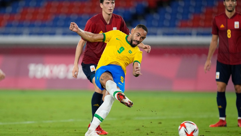Schneller als zwei Spanier: Herthas Matheus Cunha trifft beim Olympia-Finale zum 1:0.