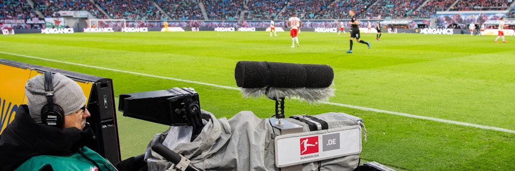 Am Wochenende rollt der Ball in der 1. Bundesliga wieder. Wer alle Partien live sehen will, benötigt zwei Pay-TV-Abos.