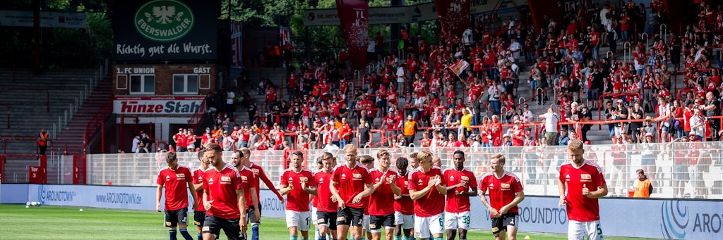 Warmlaufen für die dritte Saison in der Bundesliga. Die Kicker des 1. FC Union wollen wieder erste Klasse sein und den Fans nach dem Corona-Jahr live alles bieten.