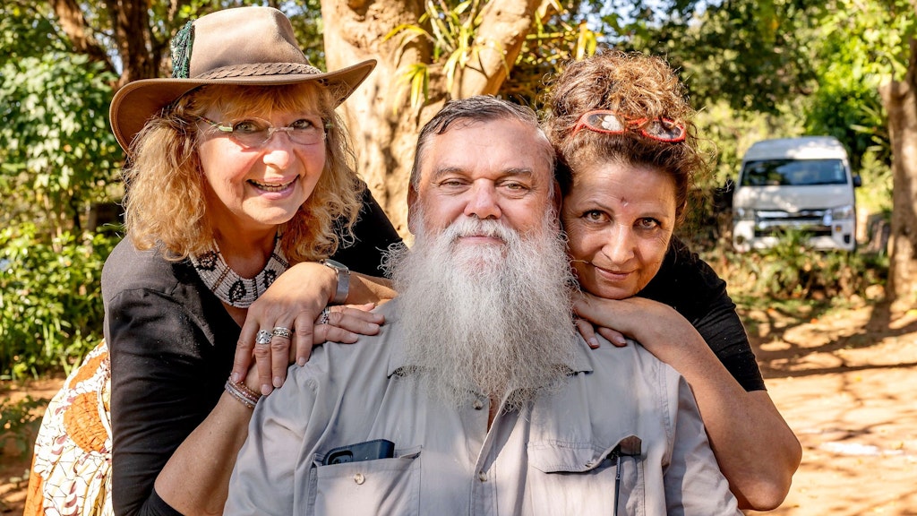 „Bauer sucht Frau International“-Kandidat Werner aus Südafrika mit Karin aus Hessen und Conny aus Baden-Württemberg.
