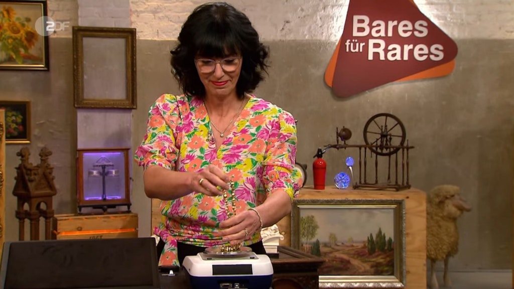 „Bares für Rares“-Expertin Dr. Heide Rezepa-Zabel bewertet die Kette in ihrer Expertise.