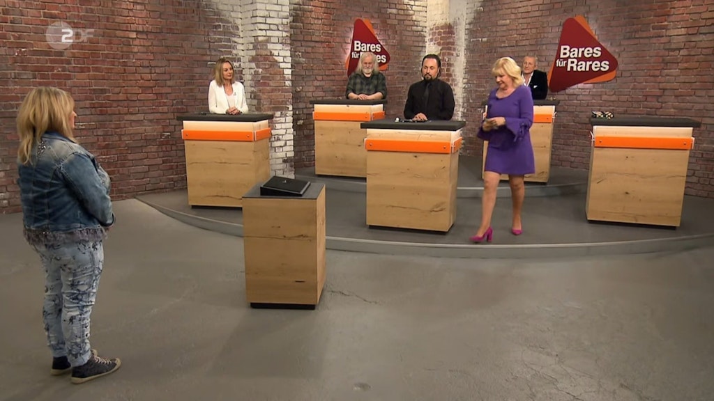 „Bares für Rares“-Händlerin Elke Velten bezahlt für den Ring 1500 Euro.