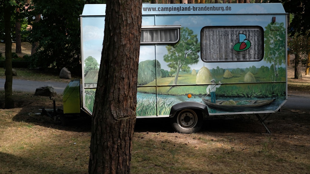 Ein Wohnwagen am Schervenzsee