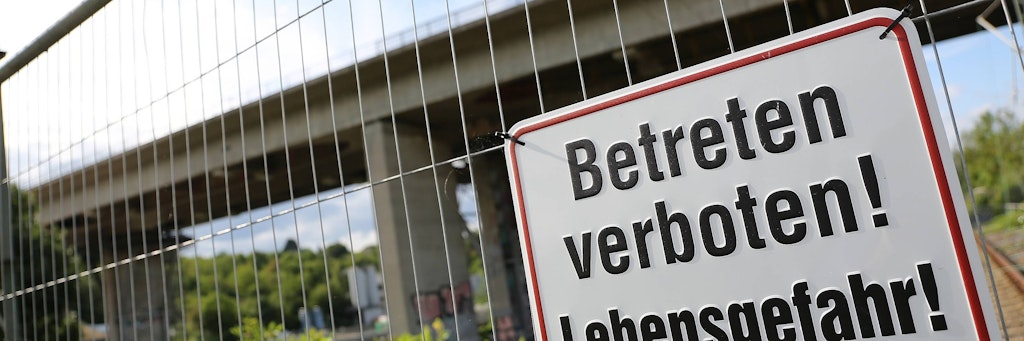 Die Salzbachtalbrücke der A66 in Wiesbaden musste im Juni wegen schwerer Schäden gesperrt werden.
