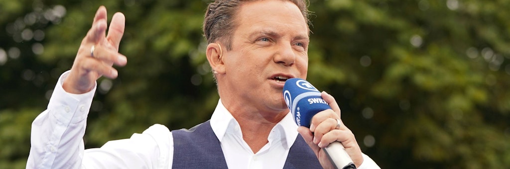 Schlager-Star Stefan Mross moderiert die Wochenend-Unterhaltungsshow „Immer wieder sonntags“.