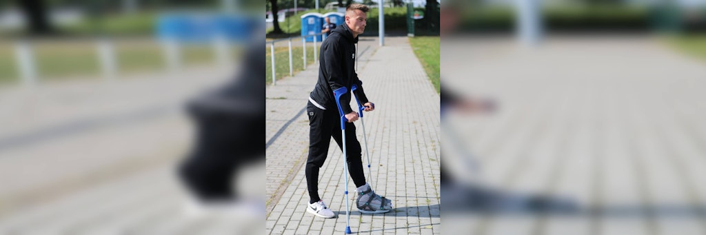 Mathias Steinborn muss in den nächsten Wochen an Krücken.