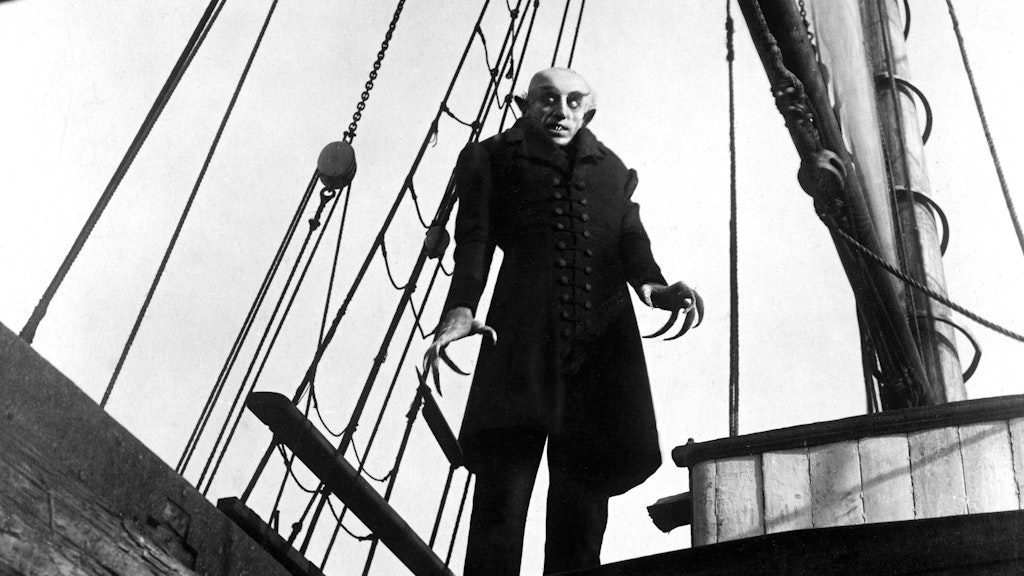 Eine weitere Szene mit Max Schreck als Nosferatu.
