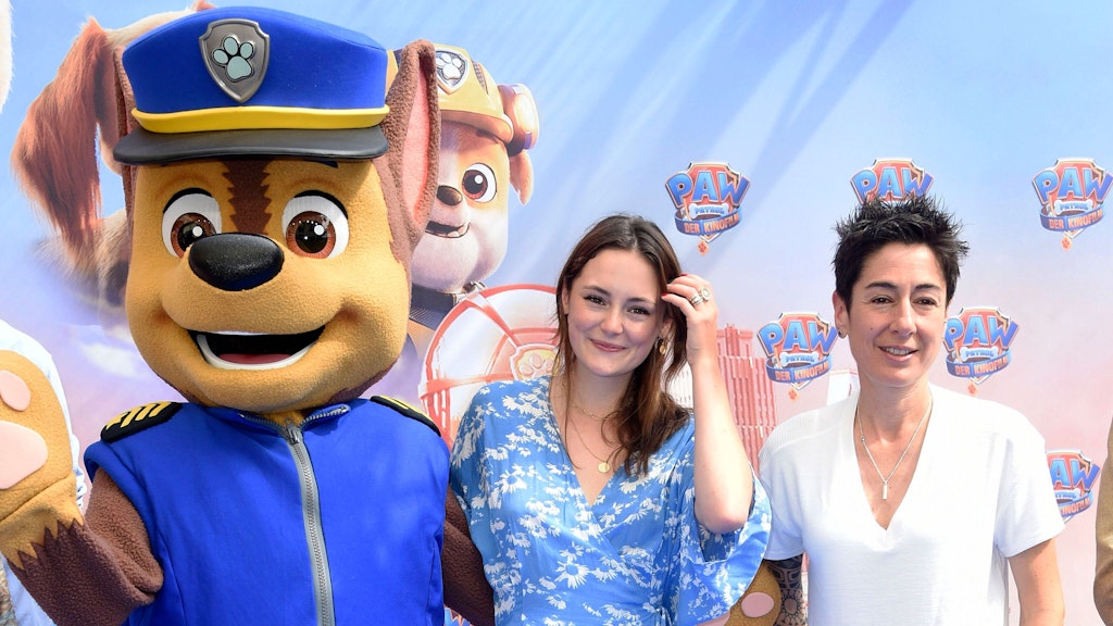 Schauspielerin Lea van Acken und Journalistin Dunja Hayali übernehmen auch Sprechrollen im Paw Patrol-Kinofilm. Allerdings gehören sie nicht zur Hundepatrouille.