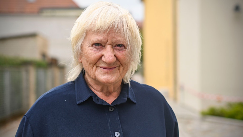 Carmen-Maja Antoni ist nach Beelitz gekommen, um Abschied von Herbert Köfer zu nehmen. Mit ihm stand sie im Film „Krauses Zukunft“ vor der Kamera. Auf der Trauerfeier verliest die Schauspielerin eine Botschaft vom Macher der „Horst-Krause“-Filme, Bernd Böhlich.<br>