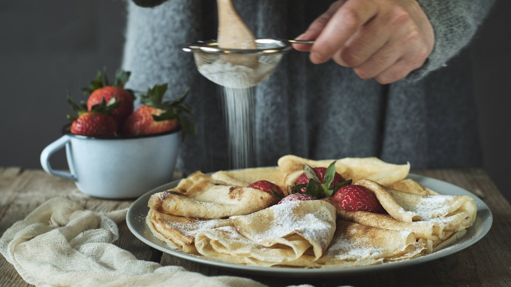 Süß und mit Früchten oder doch lieber herzhaft: Eierkuchen kann man ganz nach seinen Wünschen und Vorlieben genießen.