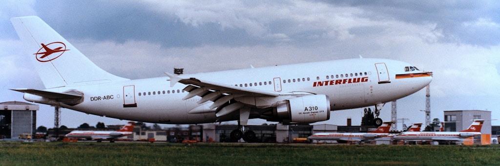 Vor 32 Jahren startete in Schönefeld erstmals der A310 der Interflug mit der Kennung DDR-ABC und schrieb deutsch-deutsche Geschichte: Der Airbus war einer der drei einzigen West-Flugzeuge, die die DDR bekam.