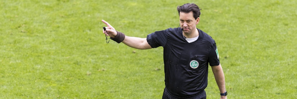 Schiedsrichter Manuel Gräfe verrät, was für Sprüche im Eifer des Gefechts manchmal rausrutschen.