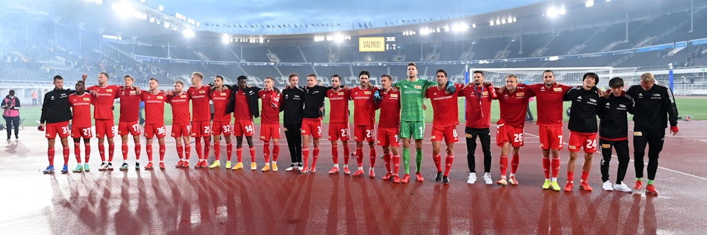  Der Schlussjubel der Spieler des 1. FC Union nach dem 4:0 in Helsinki über Kuopio PS.